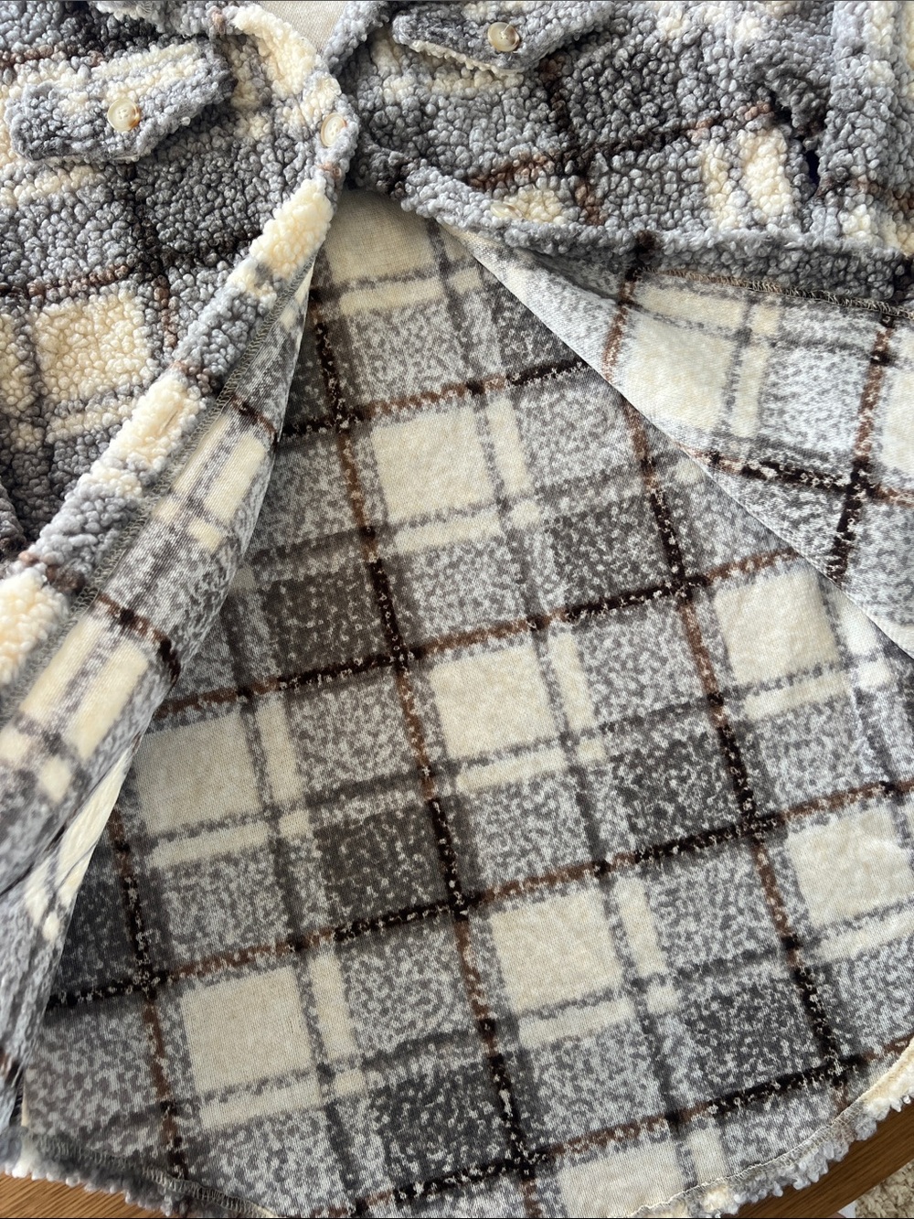Women’s Size medium Plush Sherpa Plaid Shirt Jacket - Gray brown & Cream - Picture 3 of 4